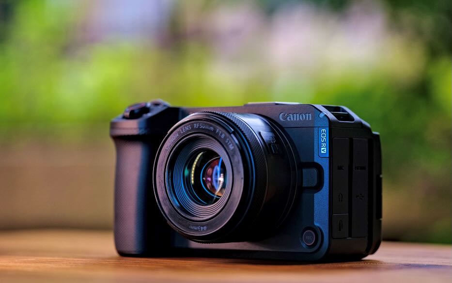 Canon EOS R6 V on rent